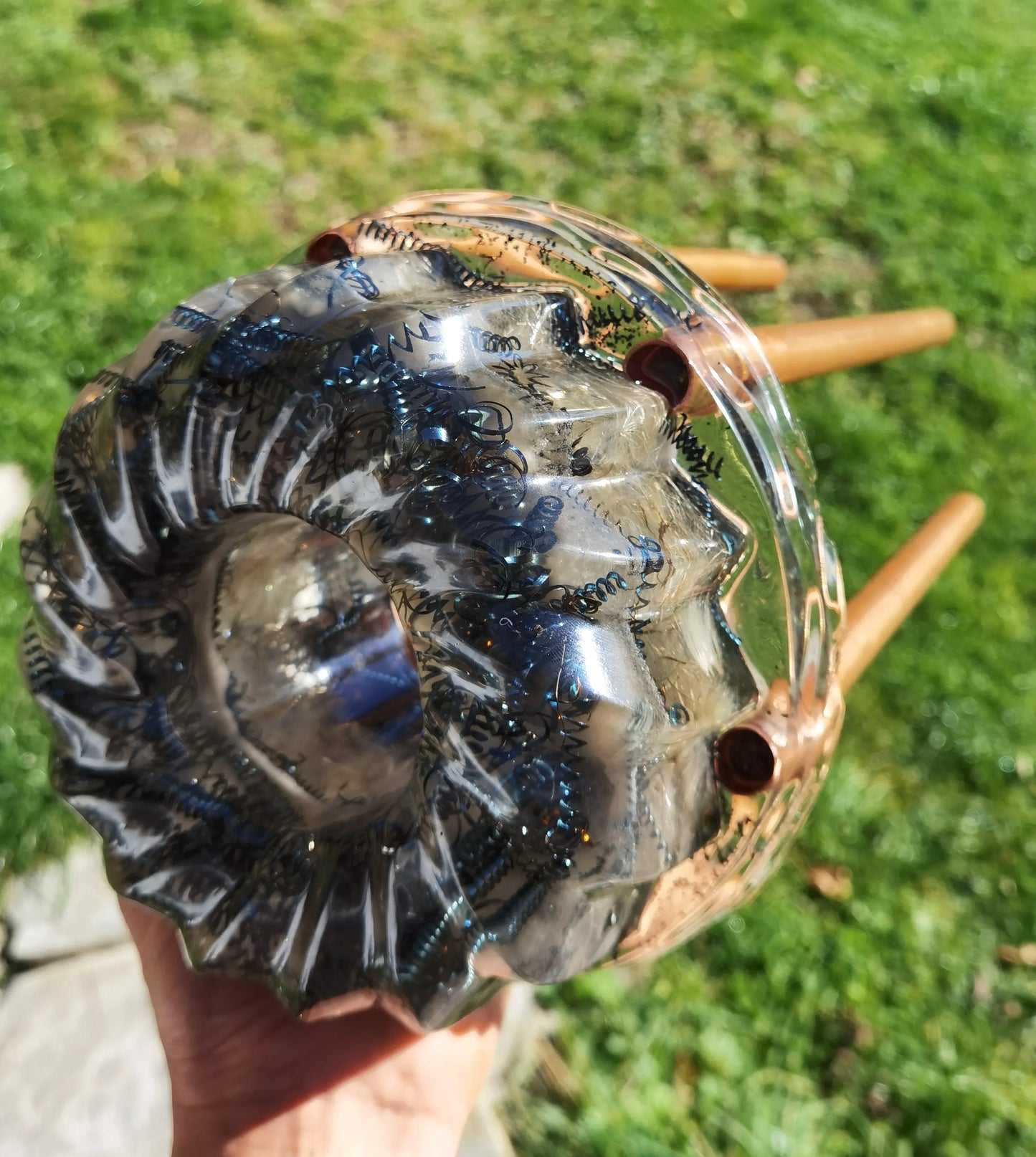 Handgefertigter Cloudbuster mit sechs Kupferröhren zur Neutralisierung negativer Energien.