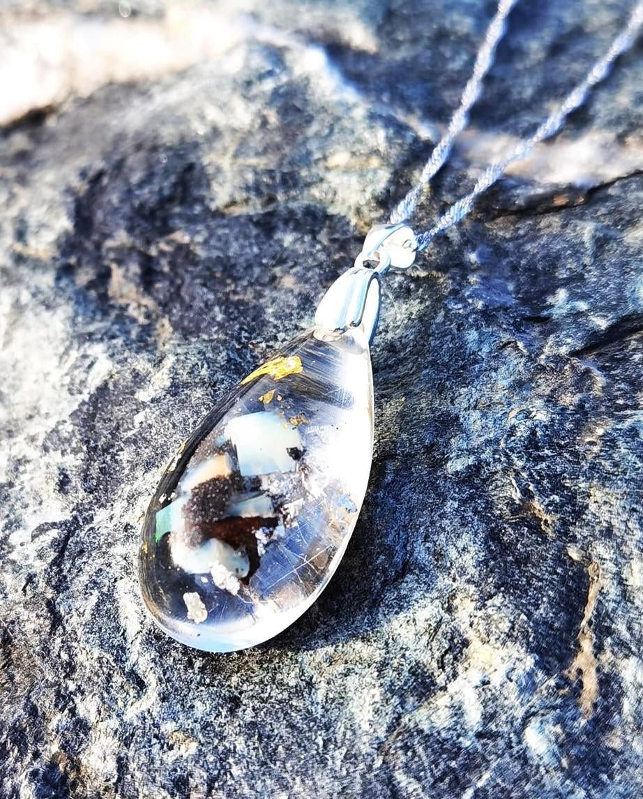 Schimmer der Inspiration Orgon-Anhänger mit Opal, Rosenquarz und Bergkristall