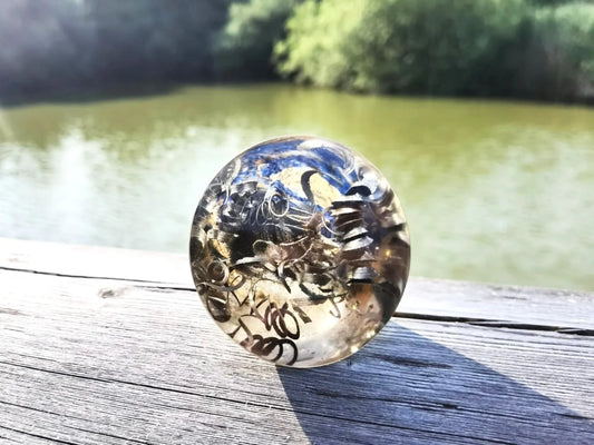 Orgon-Kegel aus Lapislazuli und Rosenquarz, perfekt zur Harmonisierung von Chakren und spirituellem Wachstum.