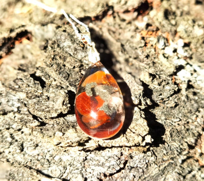 Orgonit-Schmuckstück Mystische Sonnenblüte mit 24k Gold und Edelsteinen – ideal für spirituelle Balance und Schutz.